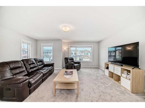 23 Walgrove Link Se, Calgary, AB - Indoor Photo Showing Living Room