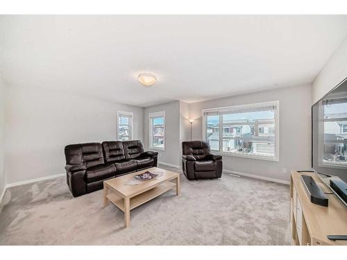 23 Walgrove Link Se, Calgary, AB - Indoor Photo Showing Living Room