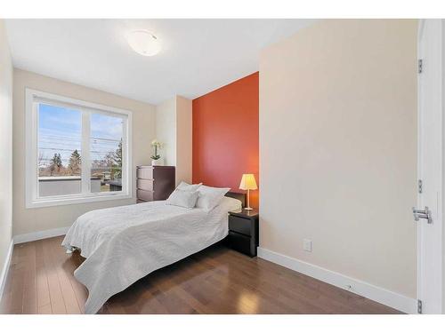 2238 31 Avenue Sw, Calgary, AB - Indoor Photo Showing Bedroom