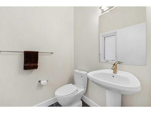 2238 31 Avenue Sw, Calgary, AB - Indoor Photo Showing Bathroom