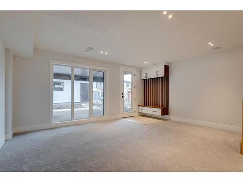 926 33A Street, Calgary, AB - Indoor Photo Showing Other Room