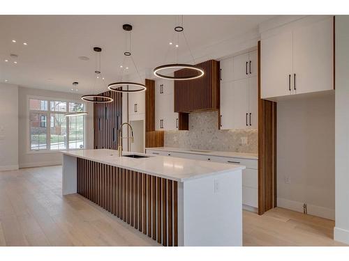 926 33A Street, Calgary, AB - Indoor Photo Showing Kitchen