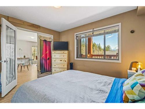 319-300 Palliser Lane, Canmore, AB - Indoor Photo Showing Bedroom