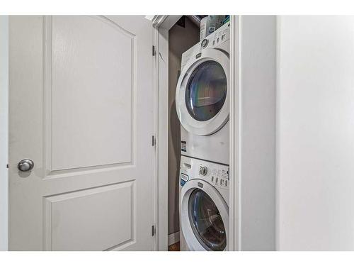 319-300 Palliser Lane, Canmore, AB - Indoor Photo Showing Laundry Room