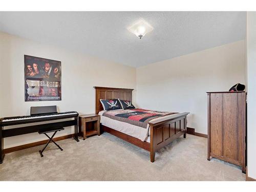 9065 9 Avenue Sw, Calgary, AB - Indoor Photo Showing Bedroom