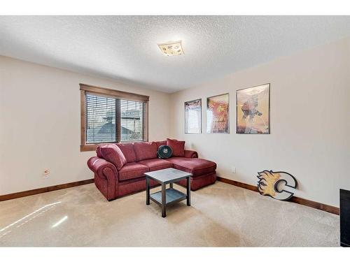 9065 9 Avenue Sw, Calgary, AB - Indoor Photo Showing Living Room