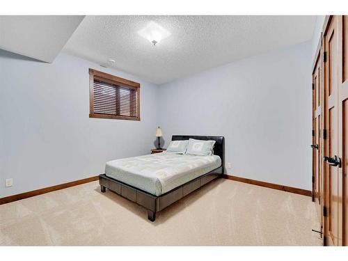 9065 9 Avenue Sw, Calgary, AB - Indoor Photo Showing Bedroom