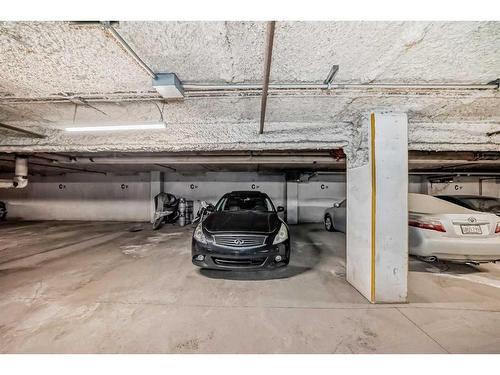 412-738 3 Avenue Sw, Calgary, AB - Indoor Photo Showing Garage