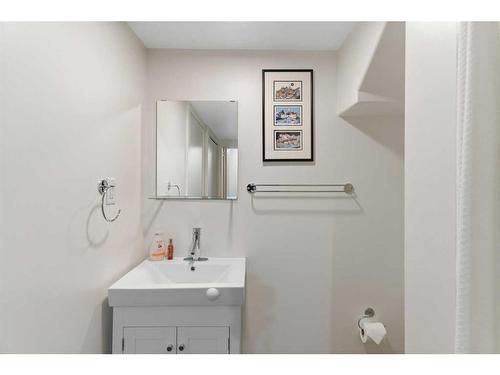 232 Westwood Drive Sw, Calgary, AB - Indoor Photo Showing Bathroom