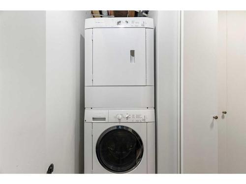 232 Westwood Drive Sw, Calgary, AB - Indoor Photo Showing Laundry Room
