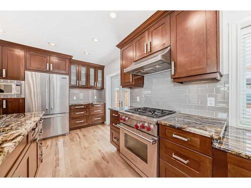 105 Chinook Drive Sw, Calgary, AB - Indoor Photo Showing Kitchen With Upgraded Kitchen