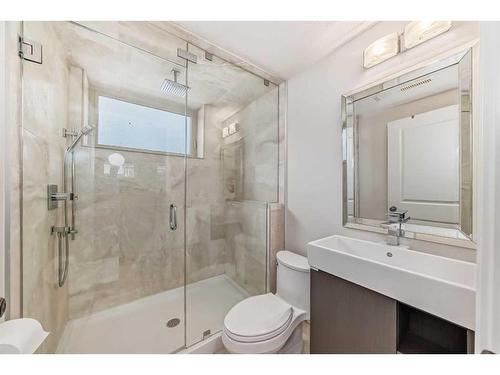 105 Chinook Drive Sw, Calgary, AB - Indoor Photo Showing Bathroom