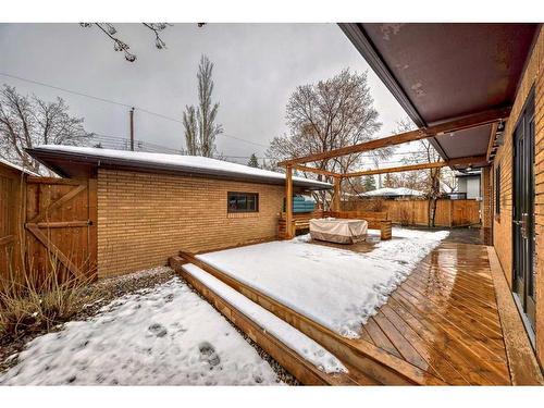 105 Chinook Drive Sw, Calgary, AB - Outdoor