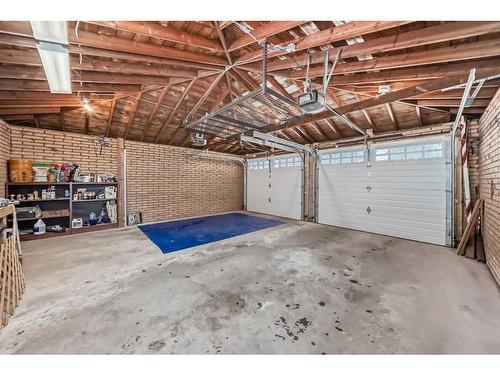 105 Chinook Drive Sw, Calgary, AB - Indoor Photo Showing Garage