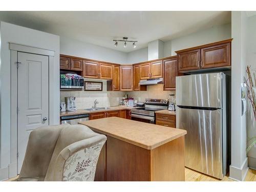 63 Wentworth Common Sw, Calgary, AB - Indoor Photo Showing Kitchen With Double Sink