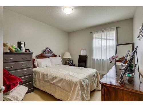 63 Wentworth Common Sw, Calgary, AB - Indoor Photo Showing Bedroom