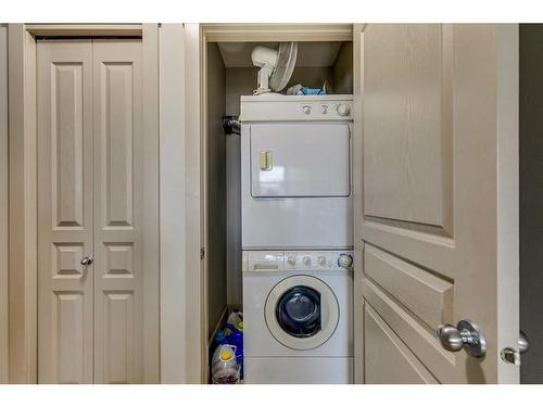 63 Wentworth Common Sw, Calgary, AB - Indoor Photo Showing Laundry Room
