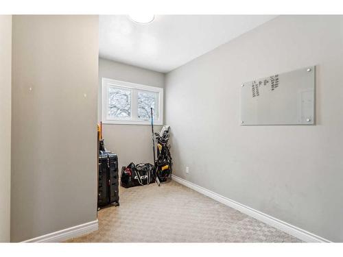 4407 46 Avenue Sw, Calgary, AB - Indoor Photo Showing Other Room