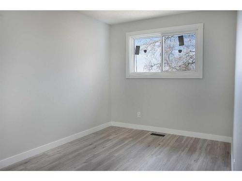 343 Ranchview Mews Nw, Calgary, AB - Indoor Photo Showing Other Room