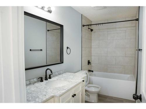 343 Ranchview Mews Nw, Calgary, AB - Indoor Photo Showing Bathroom