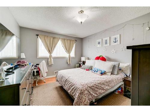 3004 14 Avenue Sw, Calgary, AB - Indoor Photo Showing Bedroom