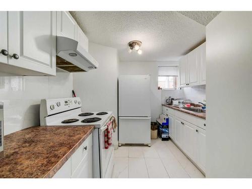 3004 14 Avenue Sw, Calgary, AB - Indoor Photo Showing Kitchen