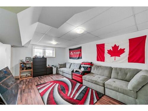 3004 14 Avenue Sw, Calgary, AB - Indoor Photo Showing Living Room