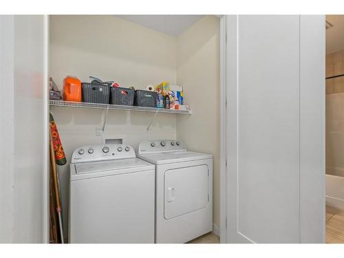 102 Bayview Circle Sw, Airdrie, AB - Indoor Photo Showing Laundry Room