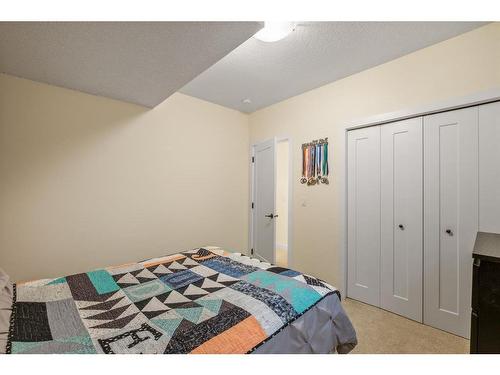 102 Bayview Circle Sw, Airdrie, AB - Indoor Photo Showing Bedroom