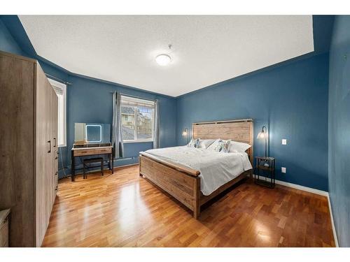 301-2419 Erlton Road Sw, Calgary, AB - Indoor Photo Showing Bedroom