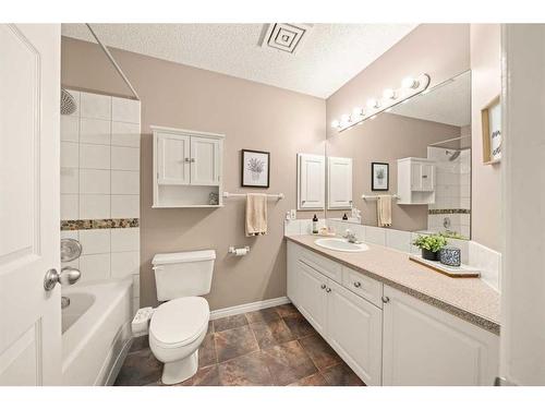 301-2419 Erlton Road Sw, Calgary, AB - Indoor Photo Showing Bathroom
