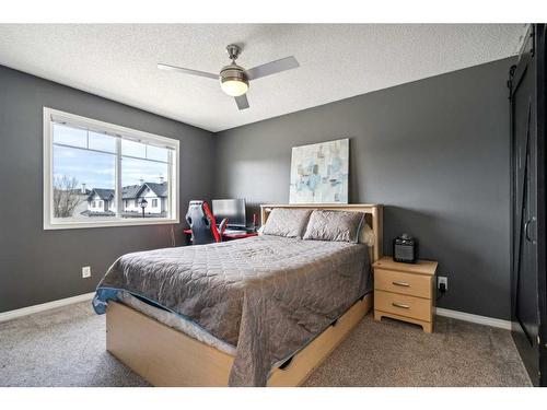 162 Everridge Gardens Sw, Calgary, AB - Indoor Photo Showing Bedroom