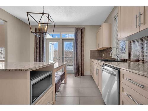 28 Tusslewood Drive Nw, Calgary, AB - Indoor Photo Showing Kitchen
