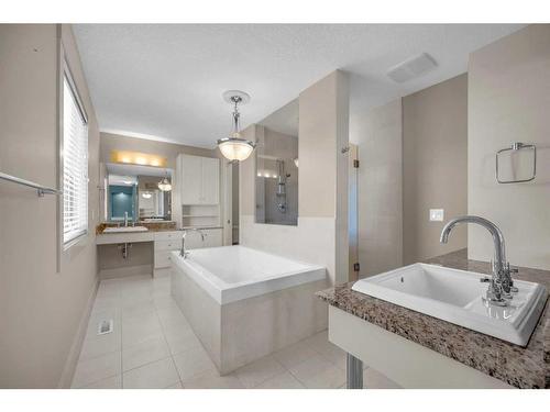 28 Tusslewood Drive Nw, Calgary, AB - Indoor Photo Showing Bathroom