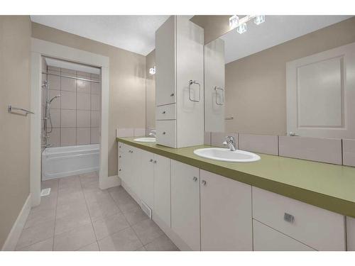 28 Tusslewood Drive Nw, Calgary, AB - Indoor Photo Showing Bathroom