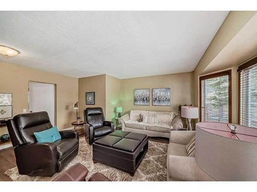 135 Rundleview Drive Ne, Calgary, AB - Indoor Photo Showing Living Room