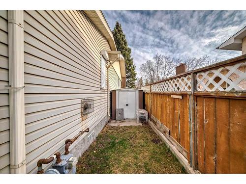 135 Rundleview Drive Ne, Calgary, AB - Outdoor With Exterior