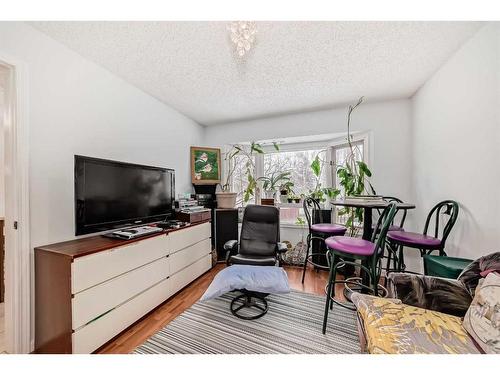 7 Hawksley Crescent Nw, Calgary, AB - Indoor Photo Showing Other Room
