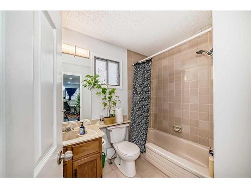 7 Hawksley Crescent Nw, Calgary, AB - Indoor Photo Showing Bathroom