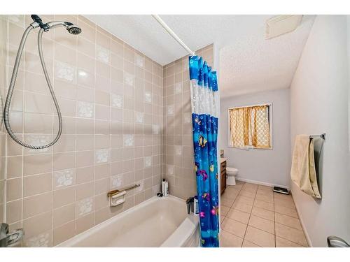 7 Hawksley Crescent Nw, Calgary, AB - Indoor Photo Showing Bathroom