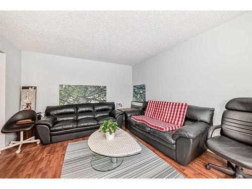 7 Hawksley Crescent Nw, Calgary, AB - Indoor Photo Showing Living Room