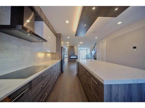 1710 50 Avenue Sw, Calgary, AB - Indoor Photo Showing Kitchen With Upgraded Kitchen