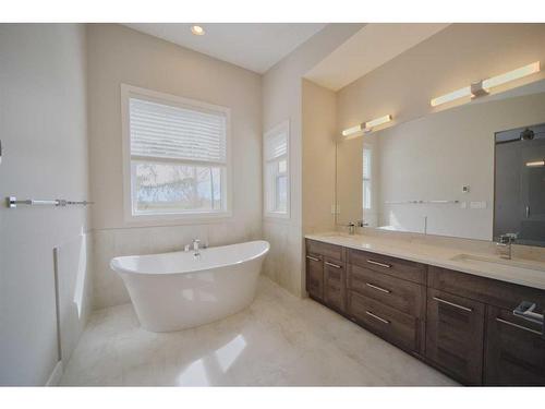 1710 50 Avenue Sw, Calgary, AB - Indoor Photo Showing Bathroom