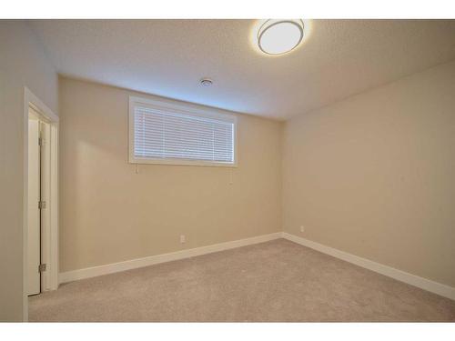 1710 50 Avenue Sw, Calgary, AB - Indoor Photo Showing Other Room