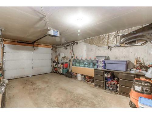 11205/11207 11 Street Sw, Calgary, AB - Indoor Photo Showing Garage