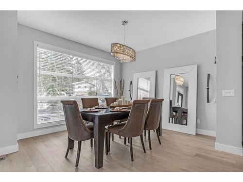 4927 21 Avenue Nw, Calgary, AB - Indoor Photo Showing Dining Room