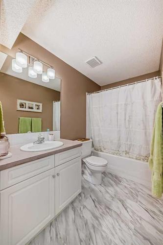 15218 Prestwick Boulevard Se, Calgary, AB - Indoor Photo Showing Bathroom