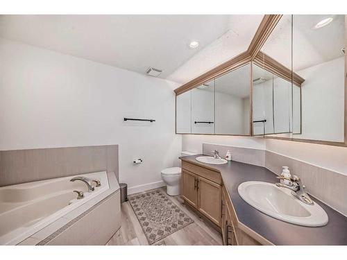 108-59 22 Avenue Sw, Calgary, AB - Indoor Photo Showing Bathroom