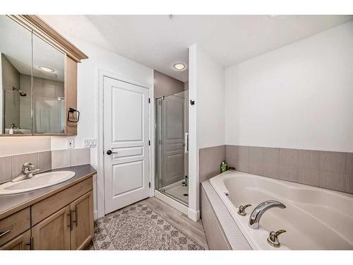 108-59 22 Avenue Sw, Calgary, AB - Indoor Photo Showing Bathroom