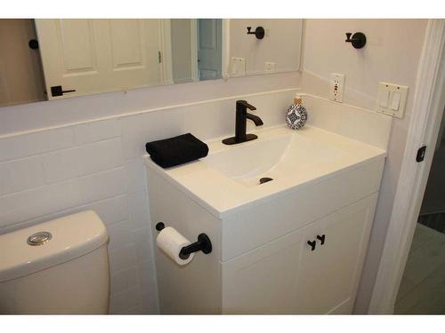 10 Centre Street, Strathmore, AB - Indoor Photo Showing Bathroom